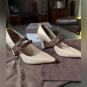 Anyi Lu Champagne Linen Pumps size 37 with a detachable brown leather strap